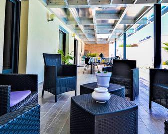 Beautiful Home In St Victor La Coste - Laudun-l'Ardoise - Patio