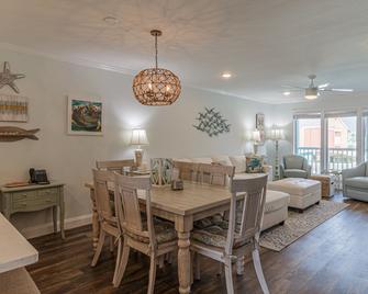 Executive Keys Condominiums on the Beach - Port Aransas - Dining room