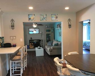 4 Bedroom Pool Home in Neptune Beach, Florida - Neptune Beach - Comedor