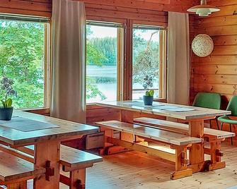 Holiday Home Petäjälahti by Interhome - Petajavesi - Comedor