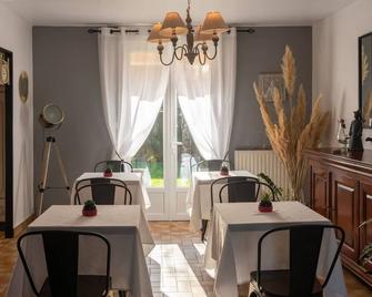 chambres d hotes les papillons - Évron - Restaurante