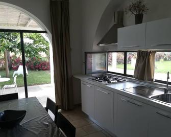 Villa 2.5 km from the sea, unit 2 - Pisticci - Küche