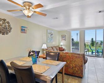 Villa 131 - Jekyll Island - Dining room