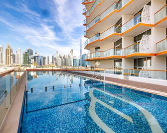 Unlock Waters Edge - Dubai - Pool