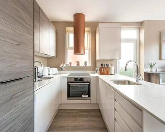 Luxury London Garden Flat - London - Kitchen