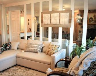 Cozy Condo on the Slope at Bryce Resort! - Basye - Sala de estar