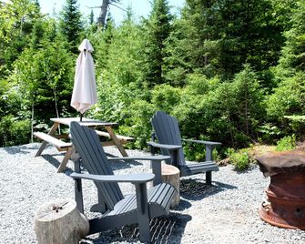 Family-Friendly Tent Nestled Among Nature in Texas - Porters Lake - Innenhof