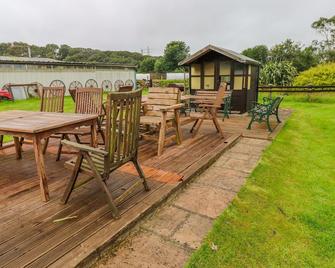 Shepherds Hut - The Crook - Milford Haven - Patio