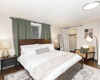 One Bedroom Hideaway Near Ndsu - Fargo - Bedroom