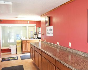 Budget Inn / 1 Queen Bed Non-Smoking - Fairmont