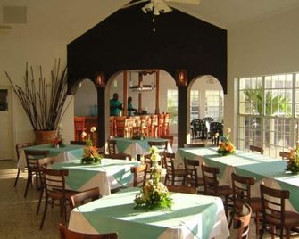 Turquoise Bay Dive & Beach Resort - Coxen Hole - Restaurace