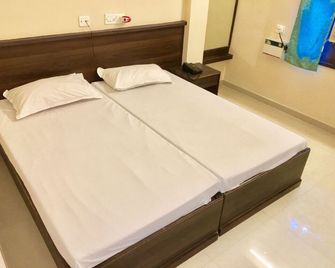 Bhimas Inn -Puratchi Thalaivar Dr M G Ramachandran Central Railway Station Chennai - Chennai - Bedroom