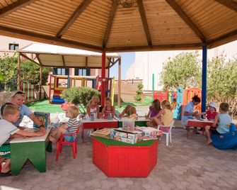 Vasia Resort & Spa - Sisi - Innenhof