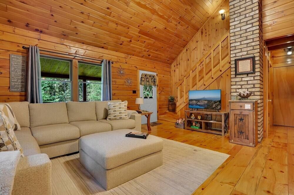 Log Cabin | Hot Tub | Ping Pong | Cozy
