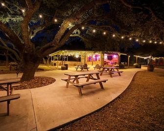 Unique Texas Hill Country Western Town - Sleeps 20 - Blanco - Patio