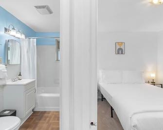 Greenwood's Wildflower Glow - Walk Score 81 - Seattle - Bedroom