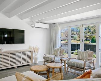 The Quarters - Turangi - Living room