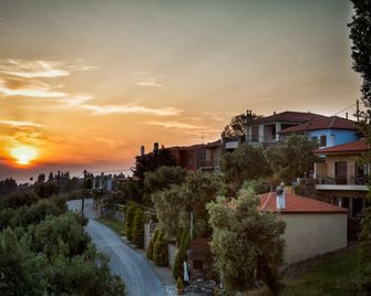 Oreiades Guesthouse - Parthenonas - Außenansicht