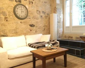 Pretty House In The City Center Of Eymet - Eymet - Living room