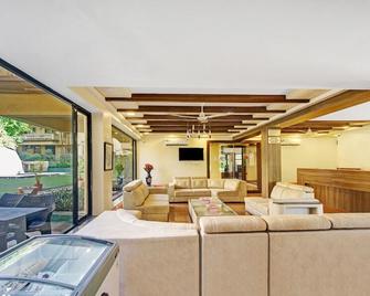 Golden Landmark Green Valley Beach Resort - Panaji - Living room