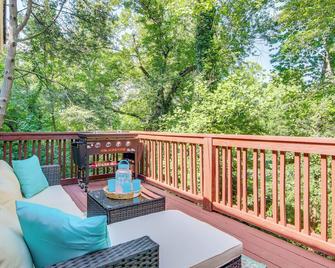 Black Mountain Hideaway w/ Hot Tub & Pool Table! - Black Mountain - Balkon