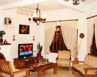 Hotel Colonial - San Bernardo