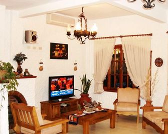 Hotel Colonial - San Bernardo