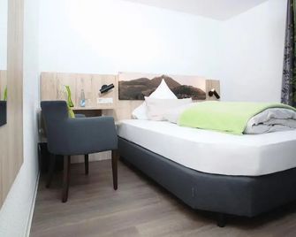 Hotel Landgasthof Linde - Nuertingen - Bedroom