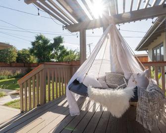 Cozy 3 Br private house near Disneyland, Anaheim Convention, Old town Orange - Orange - Balcony