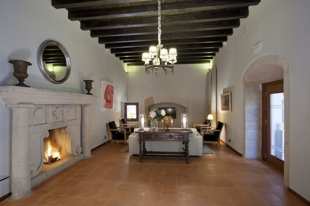 بارادور دي كاسيريس - قصرش - غرفة معيشة