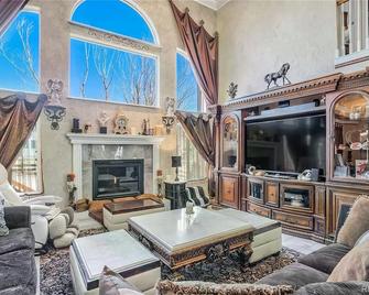 Ultra Luxury, 5,573sf, 5br (2ks & 4qs Beds), 4ba, 3fp, Interquest & I-25 By Afa - קולרדו ספרינגס - סלון