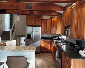 Relaxing home with all the amenities for your family vacation. - Presque Isle - Cocina