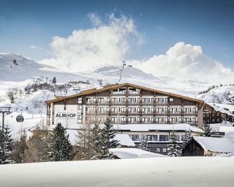 Hotel Almhof - Galtur - Building