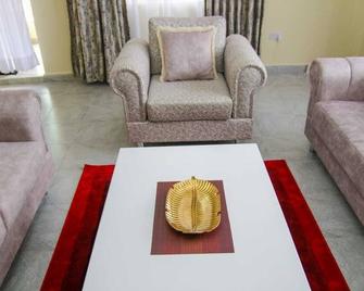 Stay.Plus Milimani Luxe Apartment - Kisumu - Living room