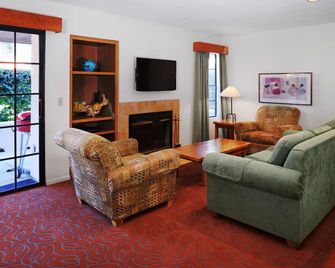 Riviera Oaks Resort - Fernbrook - Living room