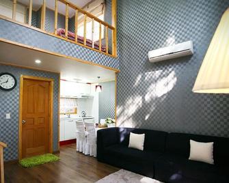 Four Seasons Pension - Pyeongchang - Living room
