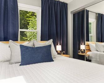 Peaceful Cottage in the Woods w/ City Convenience - Peoria - Habitación