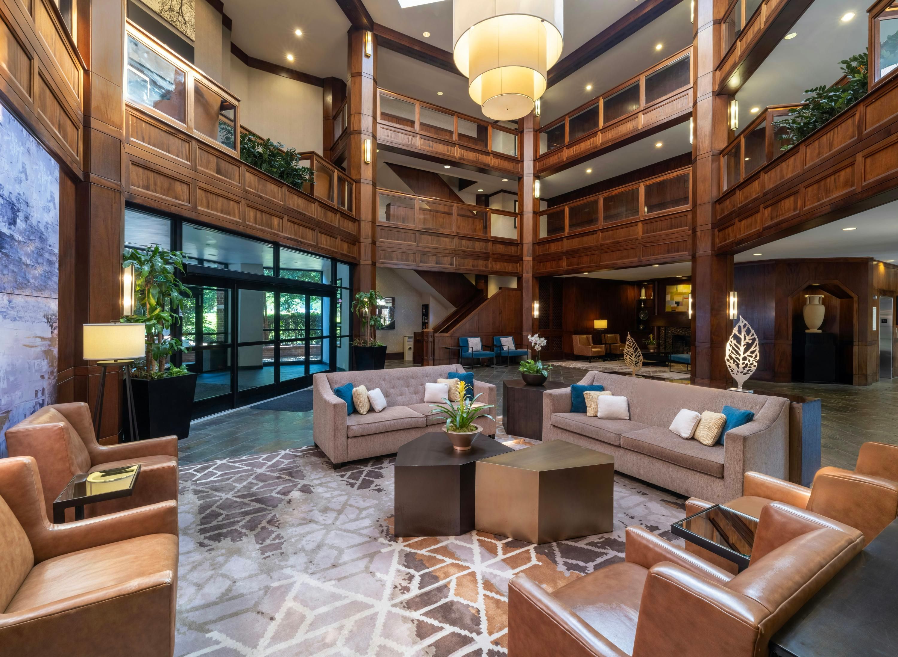 DoubleTree Suites by Hilton Hotel Charlotte-Southpark - Charlotte - Lounge