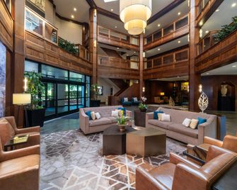 DoubleTree Suites by Hilton Hotel Charlotte-Southpark - Charlotte - Lounge