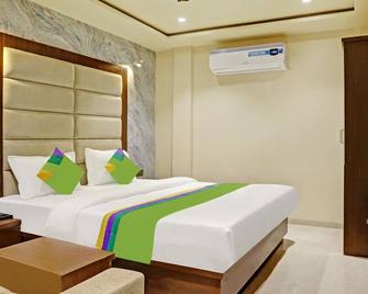 Treebo Risha - Chandrapur - Bedroom