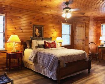 Private Getaway Convenient to Wineries, Waterfalls, Trails, Wedding Venues - Dahlonega - Slaapkamer