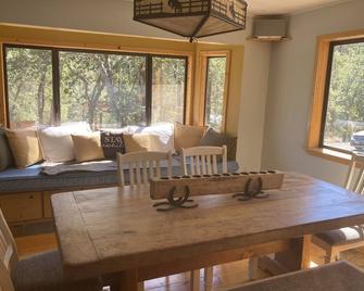 Private Mountain Getaway with pool yet 4 miles to downtown Weaverville - Weaverville