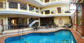 Hotel Residencial - Mérida - Svømmebasseng