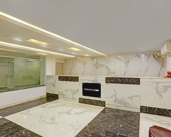 Townhouse Oak City Centre Dhanbad Former - Dhanbād - Front desk