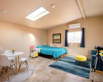 Large Private Oasis with Yard Space, Minutes to Downtown - San Jose - Phòng ngủ