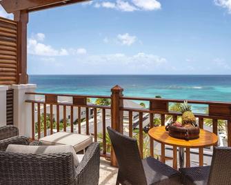 Zemi Beach House, LXR Hotels & Resorts - Shoal Bay - מרפסת