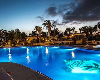 1 Bedroomed Apartment (small villa) sleeps 4 - Playa Blanca - Pool