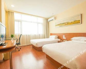 Hanting Express Tangshan North Railway Station - Tangshan - Bedroom