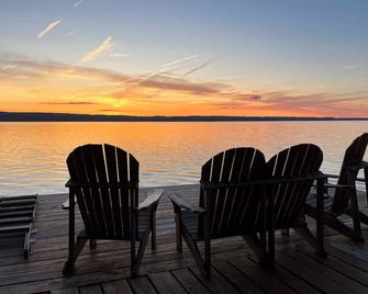 Cozy lakeside home with incredible sunsets - Lodi - Balcony