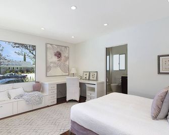 Guard Gated cul-de-sac Villa in Bel Air Park - Los Angeles - Bedroom